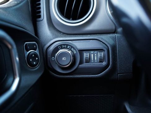 Used 2018 Jeep Wrangler Unlimited Sport S AWD/4WD image 32