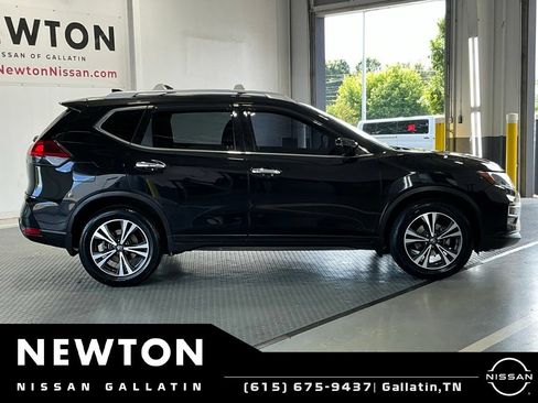 Used 2019 Nissan Rogue SV w/ Premium Package FWD image 4