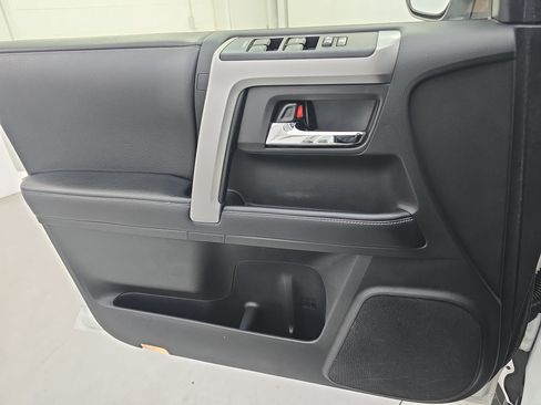 Used 2018 Toyota 4Runner SR5 Premium image 24