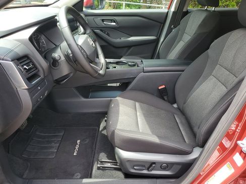 Certified 2025 Nissan Rogue SV AWD/4WD image 17