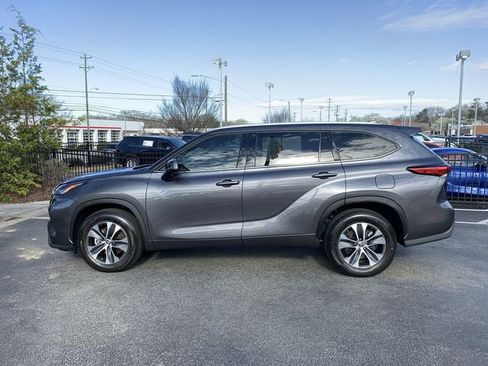 Used 2022 Toyota Highlander XLE image 5