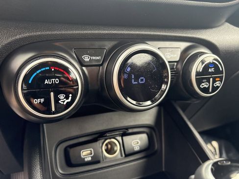 Certified 2024 Hyundai Venue SEL FWD image 19