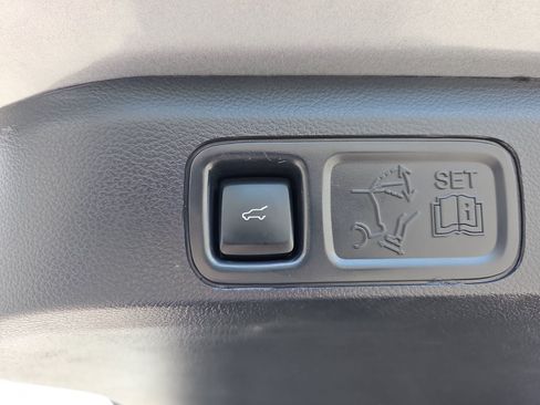 Used 2023 Ford Expedition Limited AWD/4WD image 31
