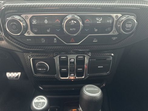 Used 2020 Jeep Gladiator Sport w/ Quick Order Package 24S image 18