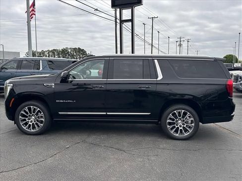 New 2026 GMC Yukon XL Denali w/ Denali Reserve Package AWD/4WD image 7