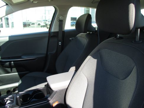 Used 2025 Kia K4 FWD image 28