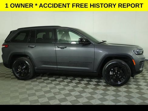 Used 2024 Jeep Grand Cherokee Altitude AWD/4WD image 2