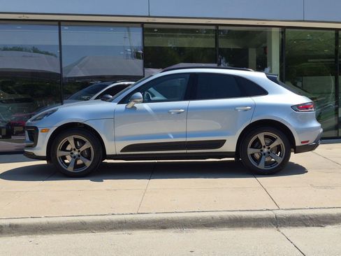 Certified 2026 Porsche Macan AWD/4WD image 2