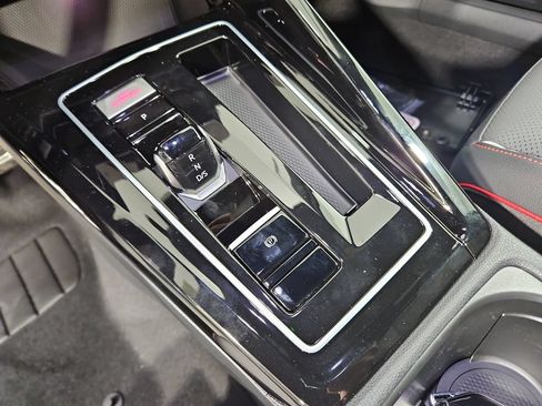 New 2026 Volkswagen GTI SE FWD image 24