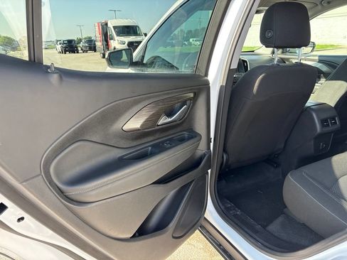 Used 2024 GMC Terrain SLE AWD/4WD image 17