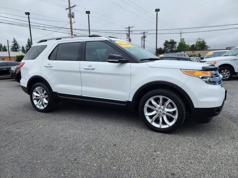 Used 2014 Ford Explorer XLT w/ Equipment Group 202A AWD/4WD image 4