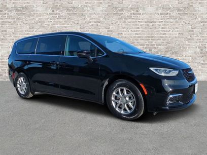 New 2026 Chrysler Pacifica Select