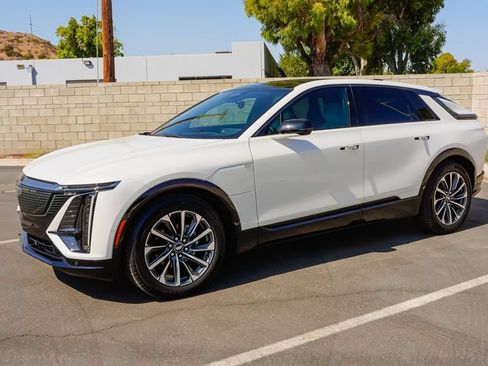 Certified 2024 Cadillac Lyriq Sport RWD image 3