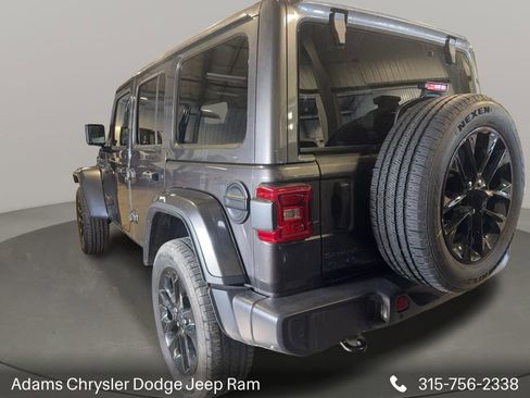 Used 2025 Jeep Wrangler Unlimited Sahara w/ Safety Group AWD/4WD image 4