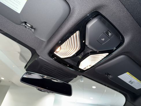 New 2026 BMW X5 xDrive40i w/ M Sport Package AWD/4WD image 22