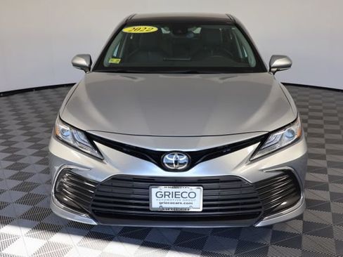 Used 2022 Toyota Camry XLE w/ Navigation Package FWD image 3