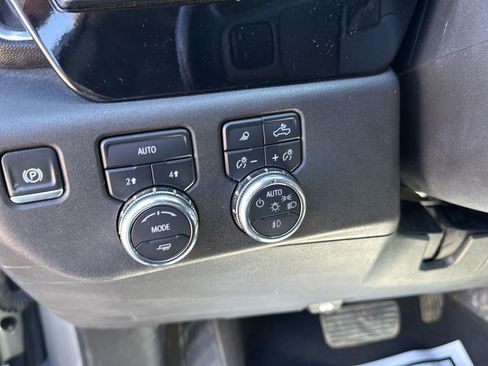Used 2025 GMC Sierra 1500 SLT image 13