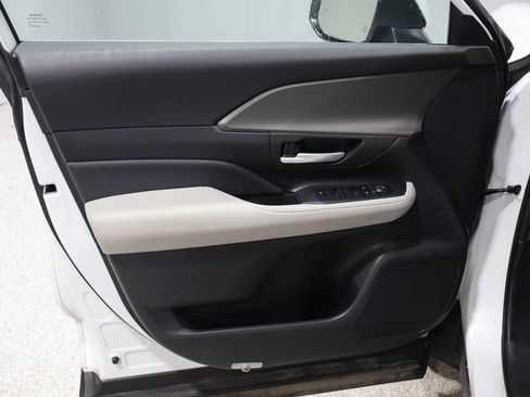 Certified 2024 Toyota Grand Highlander XLE image 12