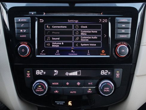 Used 2018 Nissan Rogue SV image 37