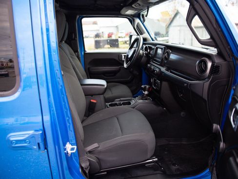 Used 2022 Jeep Gladiator Sport image 16