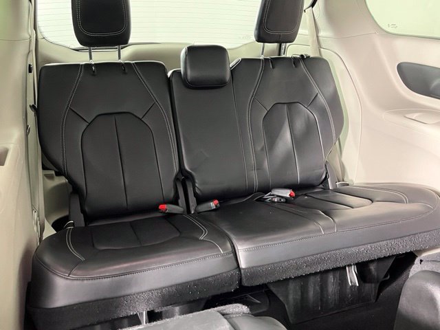 Used 2023 Chrysler Pacifica Touring-L FWD image 25