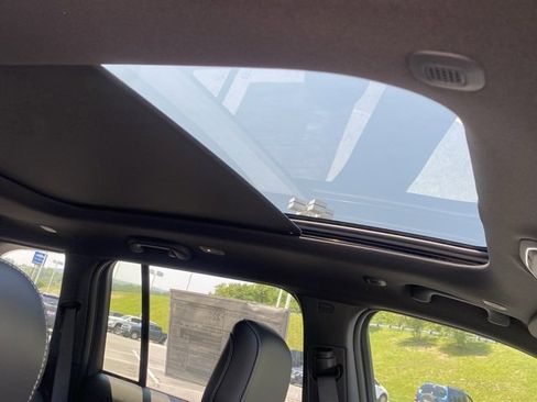 New 2025 Jeep Grand Cherokee Limited w/ Black Appearance Package image 32