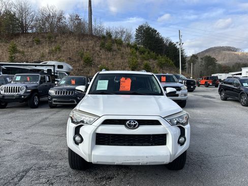 Used 2017 Toyota 4Runner SR5 image 11