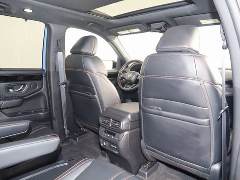 Used 2023 Honda Pilot TrailSport image 17