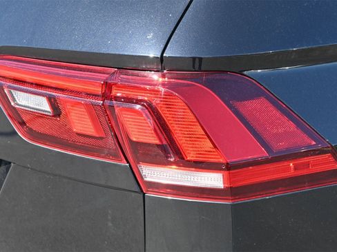 Used 2023 Volkswagen Tiguan SE image 19