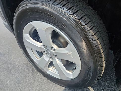 Used 2018 Jeep Compass Latitude w/ Popular Equipment Group image 12