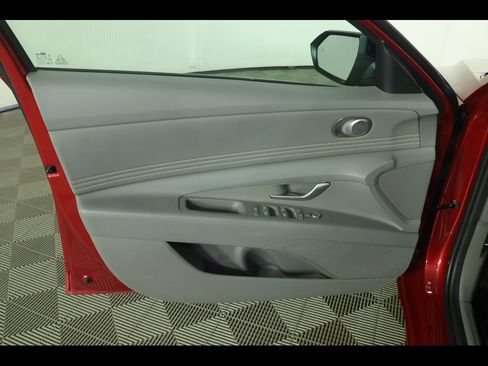 Used 2025 Hyundai Elantra SEL FWD image 21