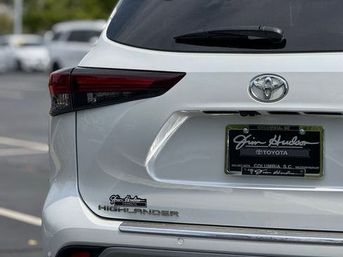 Used 2024 Toyota Highlander Platinum image 13
