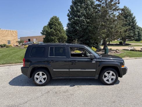 Used 2010 Jeep Patriot Latitude FWD image 5