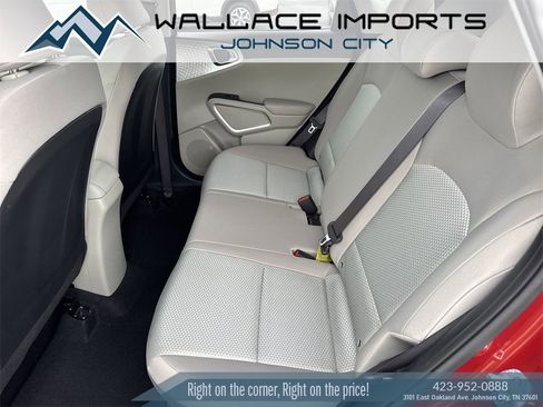 Used 2023 Kia Soul LX w/ LX Technology Package image 32