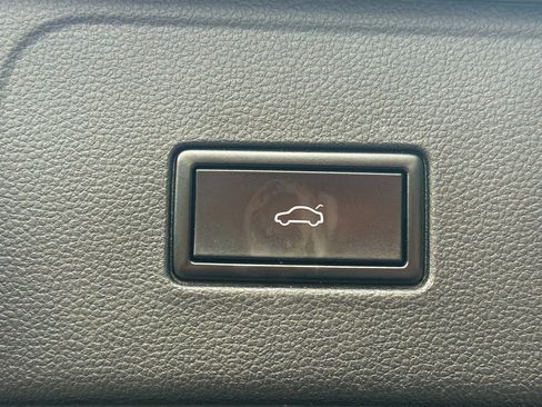 Used 2018 Volkswagen Atlas SE image 31