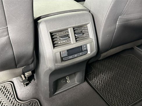 Used 2019 Volkswagen Atlas SE w/ Towing Package image 35