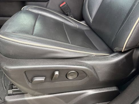 Used 2021 GMC Yukon SLT image 12