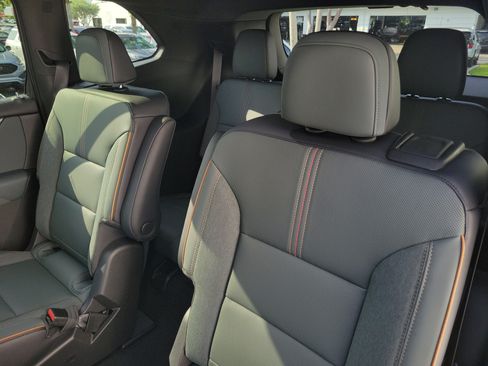 New 2026 GMC Acadia AT4 w/ Luxury Package AWD/4WD image 14
