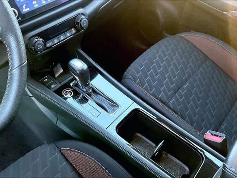 Certified 2021 Nissan Kicks SR image 16