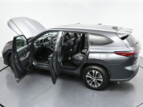 Used 2023 Toyota Highlander XLE image 39