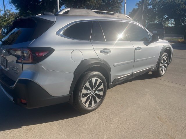 Used 2024 Subaru Outback Touring AWD/4WD image 3