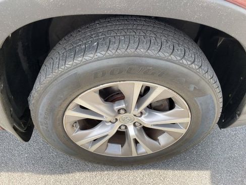 Used 2015 Toyota Highlander XLE image 9