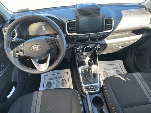 Used 2024 Hyundai Venue SEL image 17