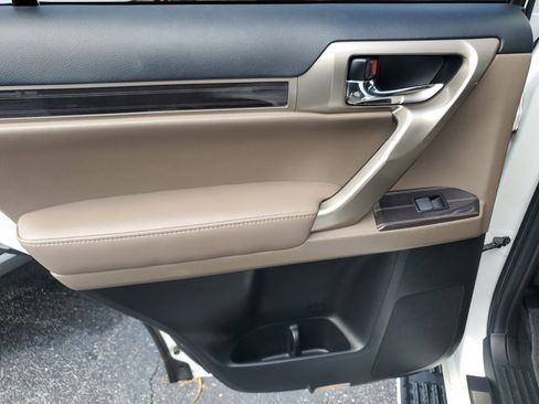 Used 2020 Lexus GX 460 Premium image 10