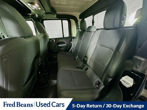 Certified 2022 Jeep Gladiator Willys image 26