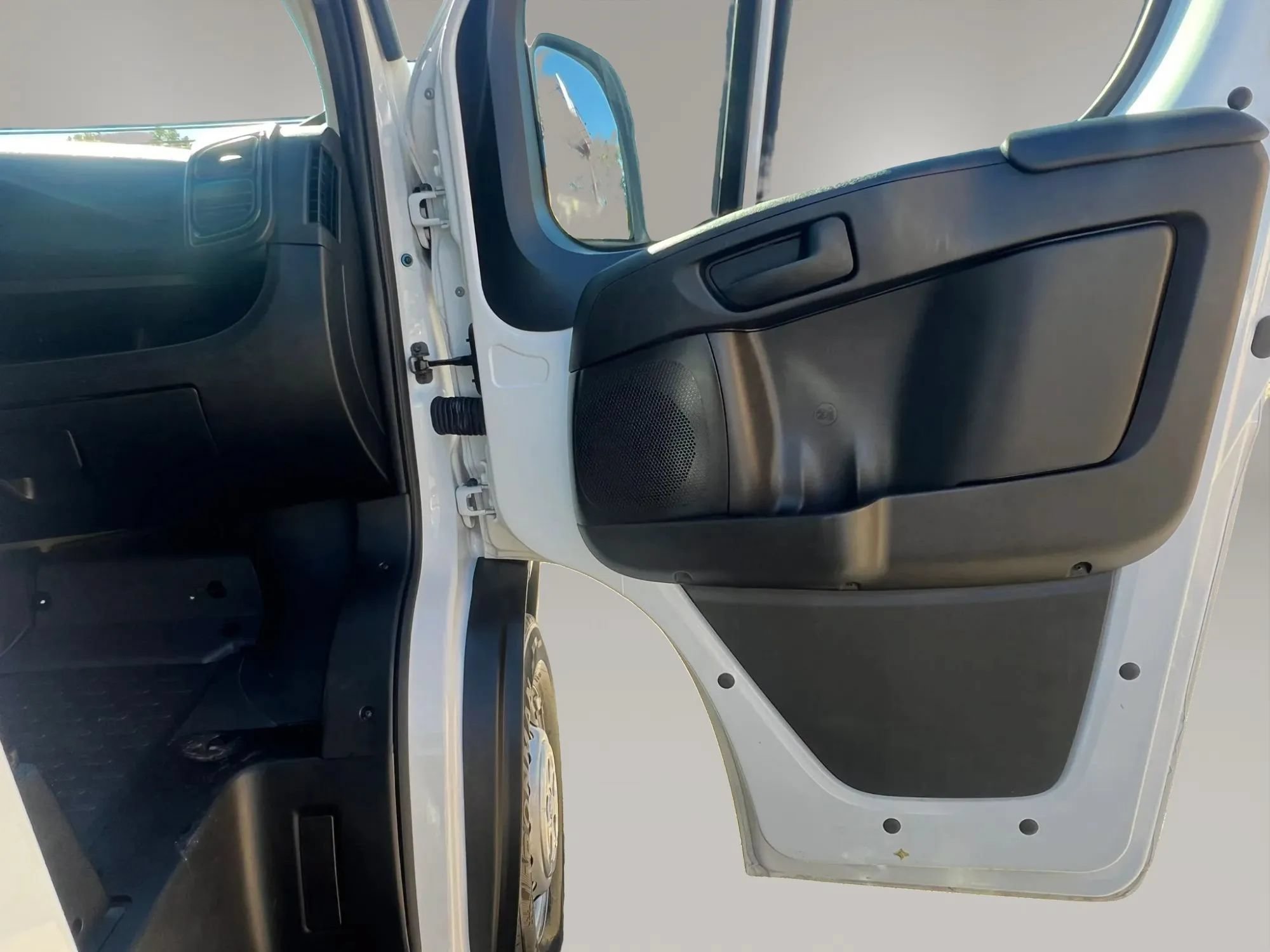 Used 2025 RAM ProMaster 3500 w/ Convenience Group FWD image 14