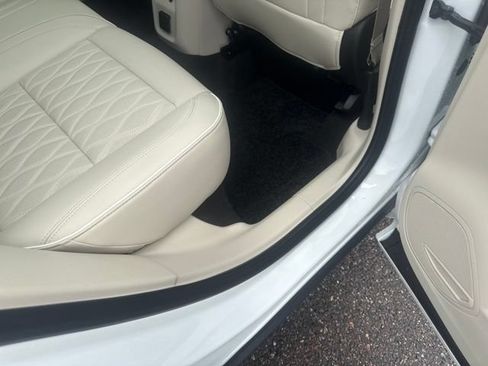 Used 2023 Buick Envision Avenir AWD/4WD image 37