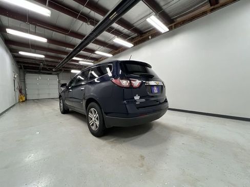 Used 2015 Chevrolet Traverse LT image 6