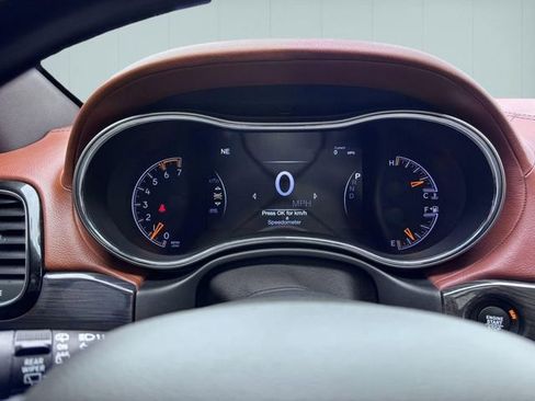 Used 2020 Jeep Grand Cherokee Overland AWD/4WD image 16