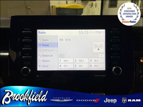 Used 2022 Toyota Camry SE image 19